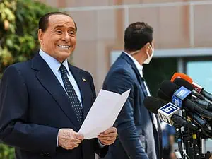 Silvio Berlusconi es internado por problema cardíaco