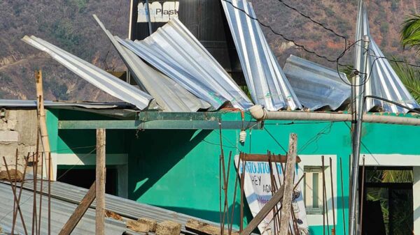 Una tormenta con viento y granizo deja sin techo a algunas viviendas en Oaxaca