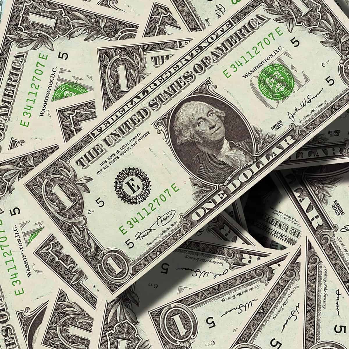 ¡El dólar a punto de llegar a la barrera de 17 pesos!