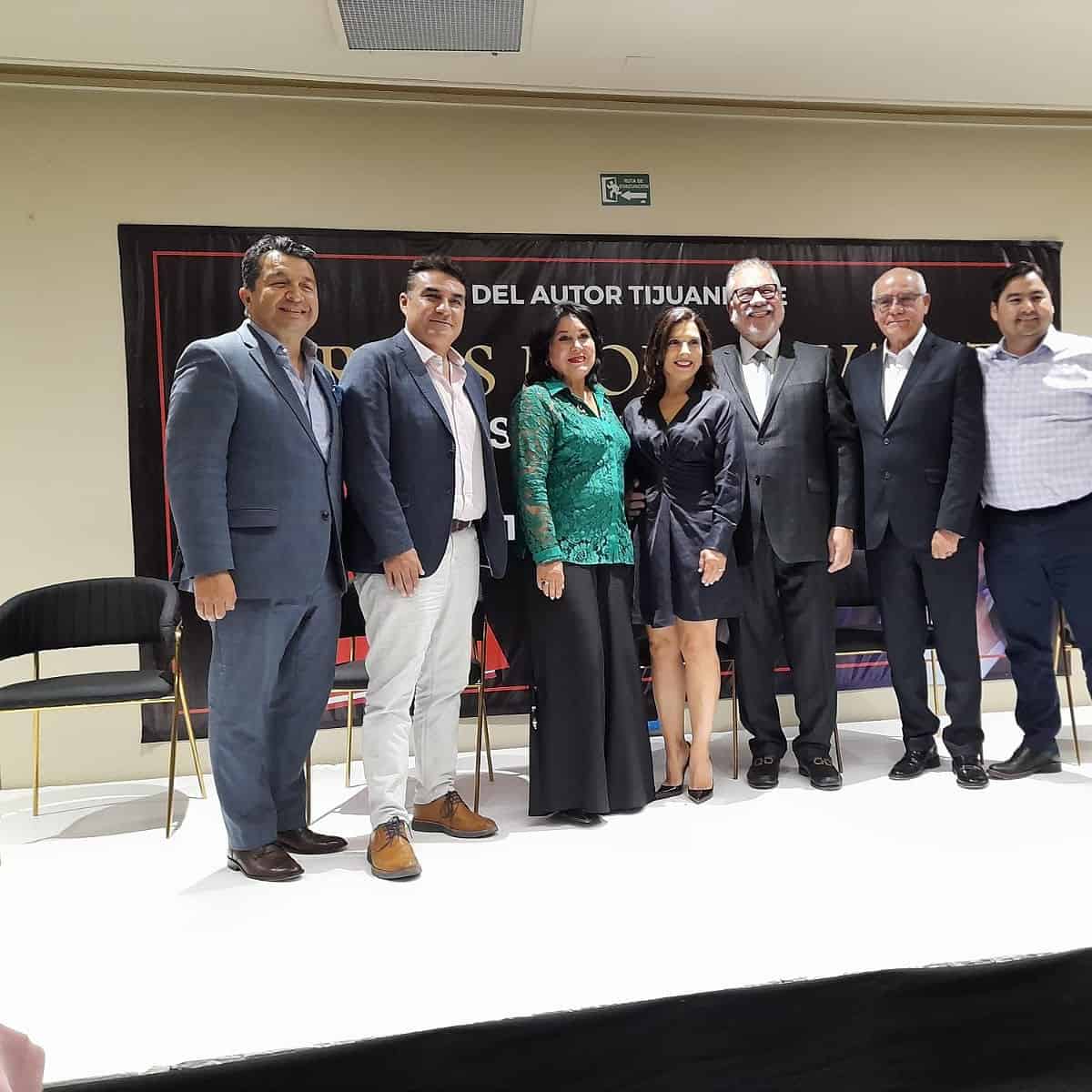 Crónicas de Viajes y Romances, el nuevo libro de Carlos Mora