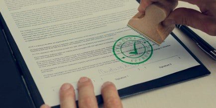 Por 8 mil pesos venden en Facebook títulos universitarios