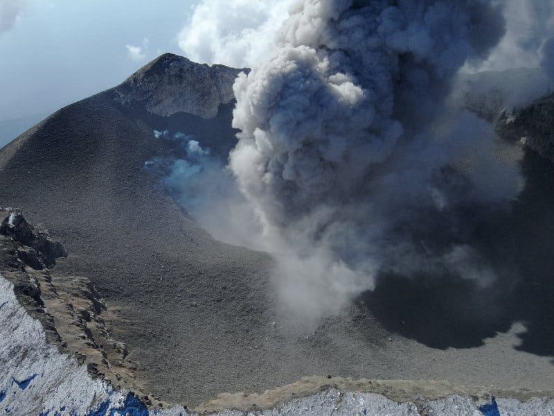 Con un sobrevuelo al cráter, descartan domo de lava en el Popocatépetl. Mira el vídeo