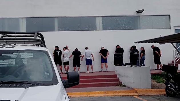 Por escuchar a Peso Pluma a todo volumen, ‘vecinos ruidosos’ son detenidos