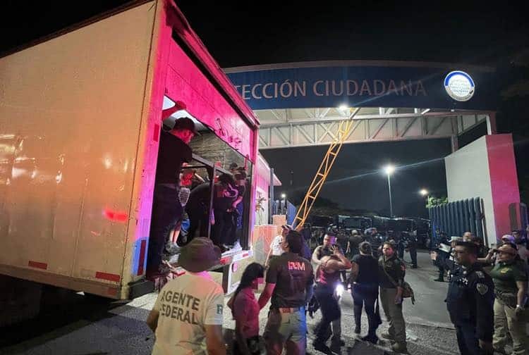 En Chiapas fueron rescatados 174 migrantes que viajaban al interior de un camión