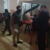 En Cancún detienen a extranjera a organizadora de fiestas clandestinas