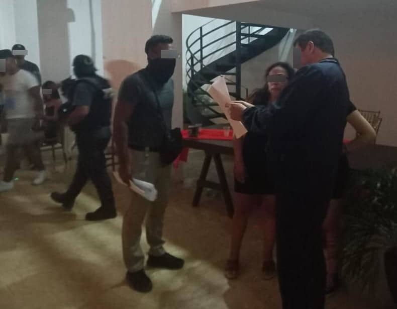 En Cancún detienen a extranjera a organizadora de fiestas clandestinas