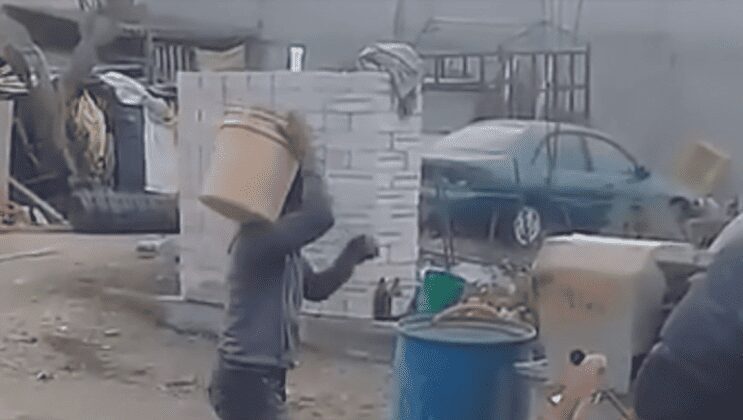Albañil ciego se hace viral en redes sociales por el trabajo que realiza