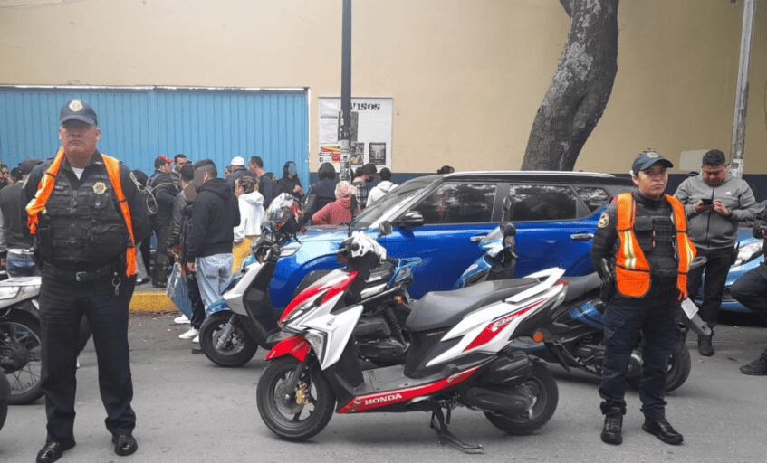 Pánico entre alumnos y padres por posible tiroteo en secundaria de CDMX