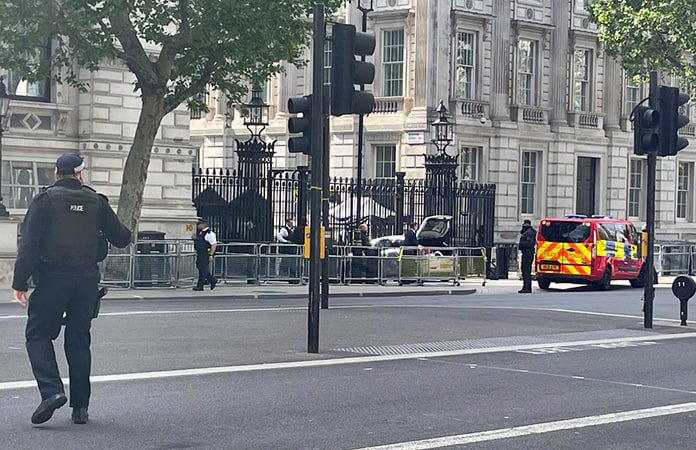 Sujeto se estrella contra la residencia del primer Ministro Británico