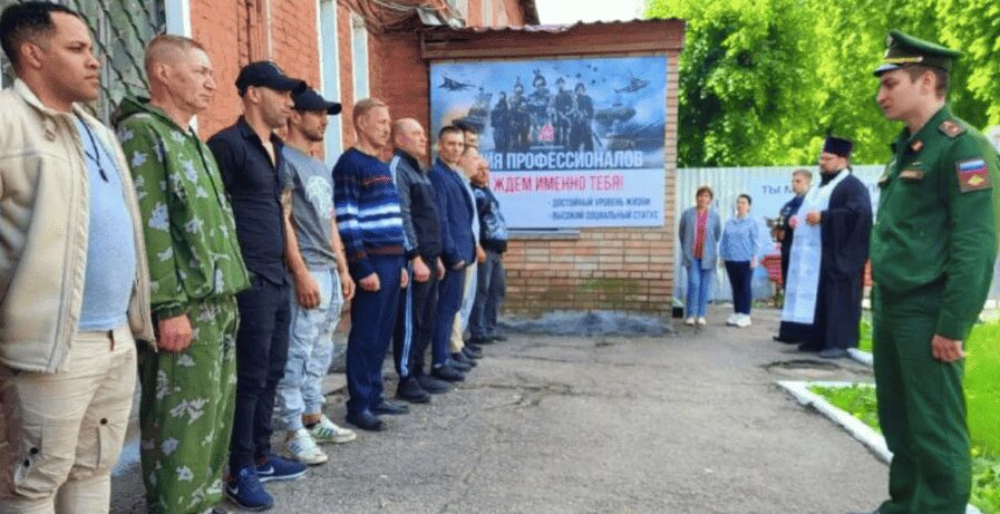 Rusia da residencia a migrantes cubanos, a cambio de alistarse en las fuerzas armadas