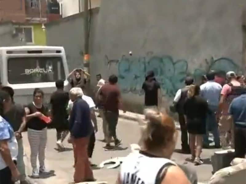 Desalojan al menos a 40 familias que ocupaban un predio en Iztapalapa