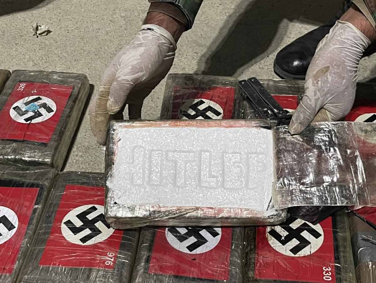 Aseguran cocaína con símbolos nazis en Perú