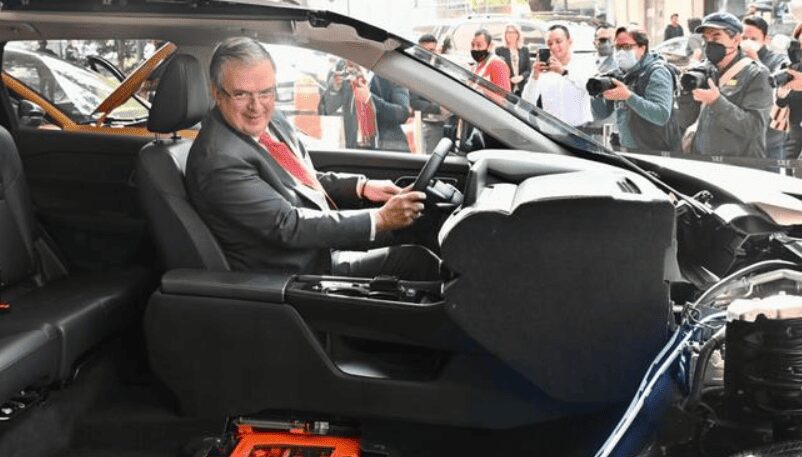 Marcelo Ebrard, interesado en impulsar fabricación de autos eléctricos en México
