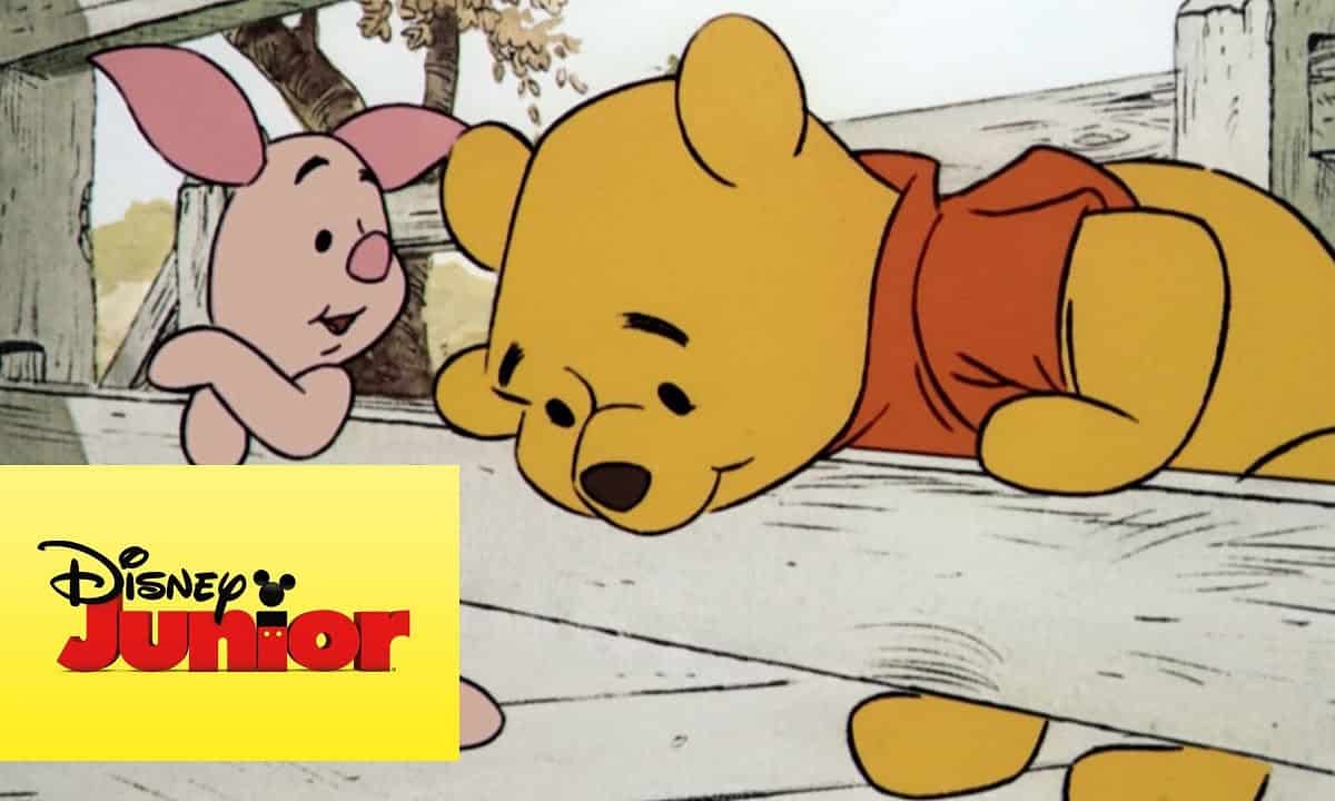 En EU se desata polémica por libro de Winnie the Pooh que enseña a los niños a protegerse durante tiroteos