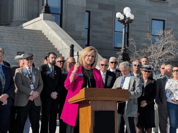 Legisladora prefiere que su hija se suicide a que se convierta en transgénero