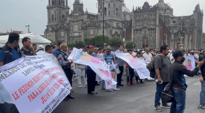 En Palacio Nacional, transportistas protestan por la liberación de su líder