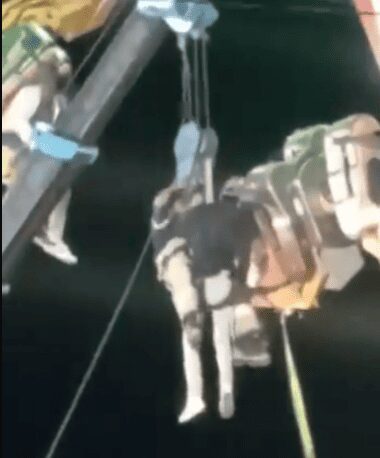 En Metepec, 24 personas quedan atrapadas en un juego mecánico