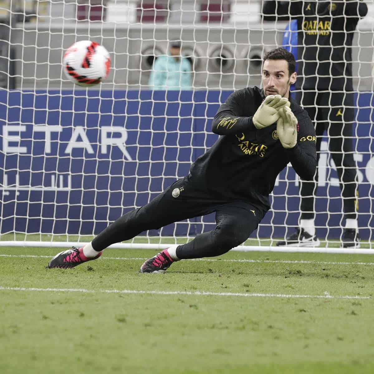 Sufre traumatismo craneoencefálico  el portero del PSG tras ser golpeado por un caballo desbocado; su estado es crítico