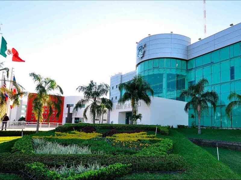 Rector de la Universidad Autónoma de Sinaloa es denunciado por desempeño irregular