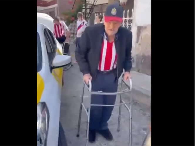 Abuelito de 103 años cumple su sueño de ver jugar a las Chivas