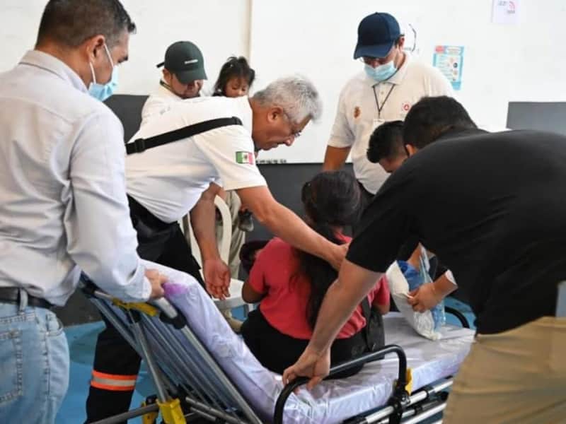 Al interior de un autobús en Veracruz, una mujer migrante da a luz