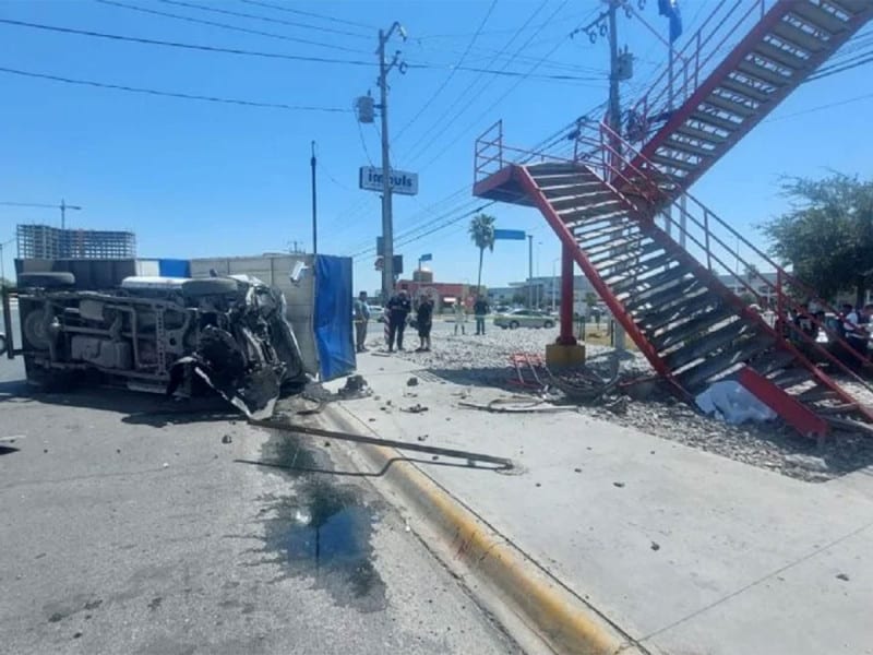 Mujer muere arrollada por una camioneta tras salir a “tomar el camión”