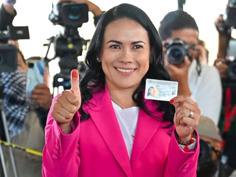 Alejandra del Moral, candidata de la alianza Va por el Estado de México emitió su voto en una urna electrónica