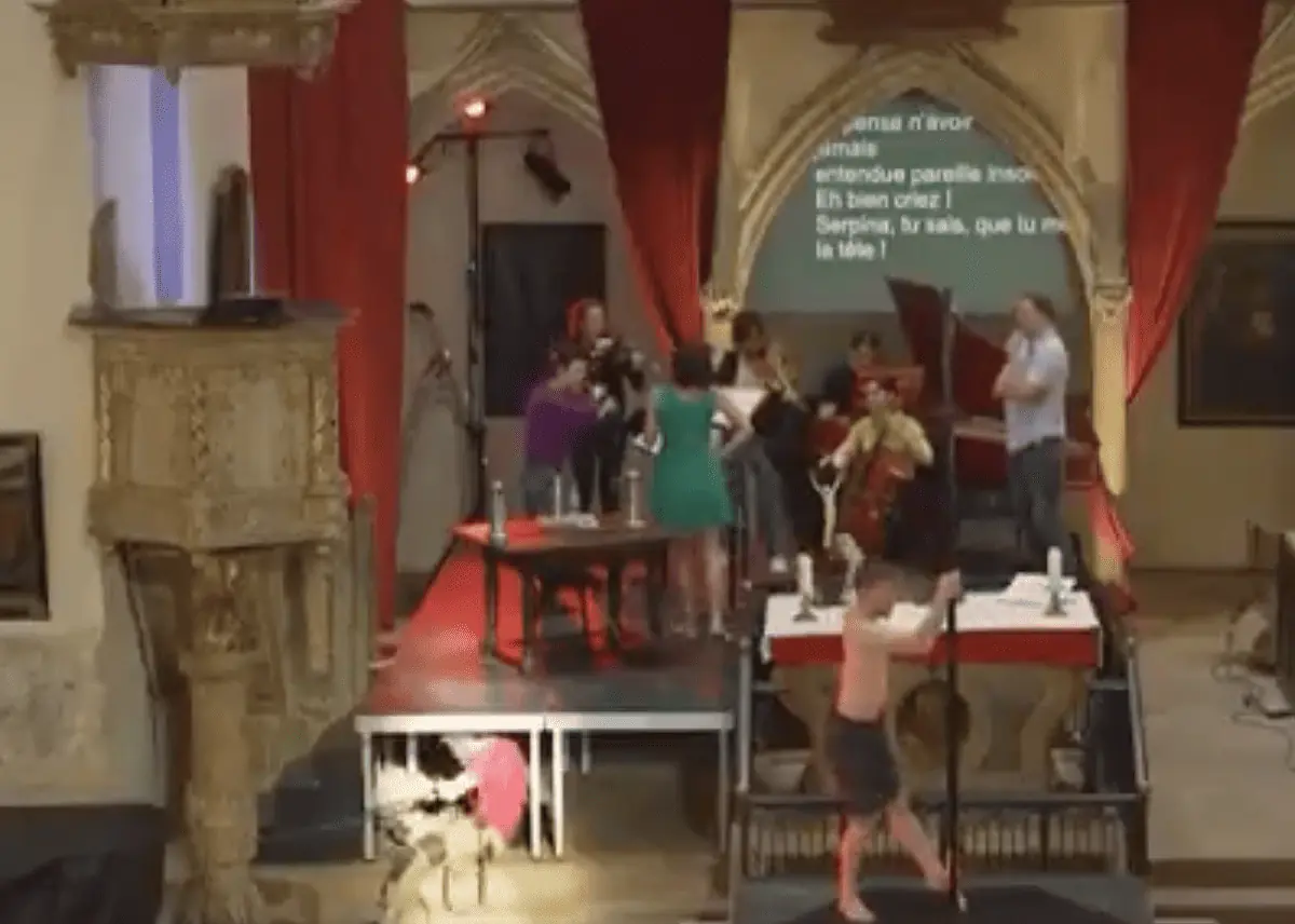 Amenazan a sacerdote por celebrar show de “Pole dance” en iglesia de Francia