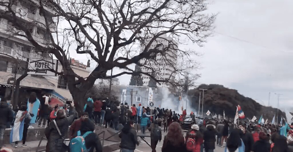 En Argentina, manifestantes protestan en contra de la reforma constitucional