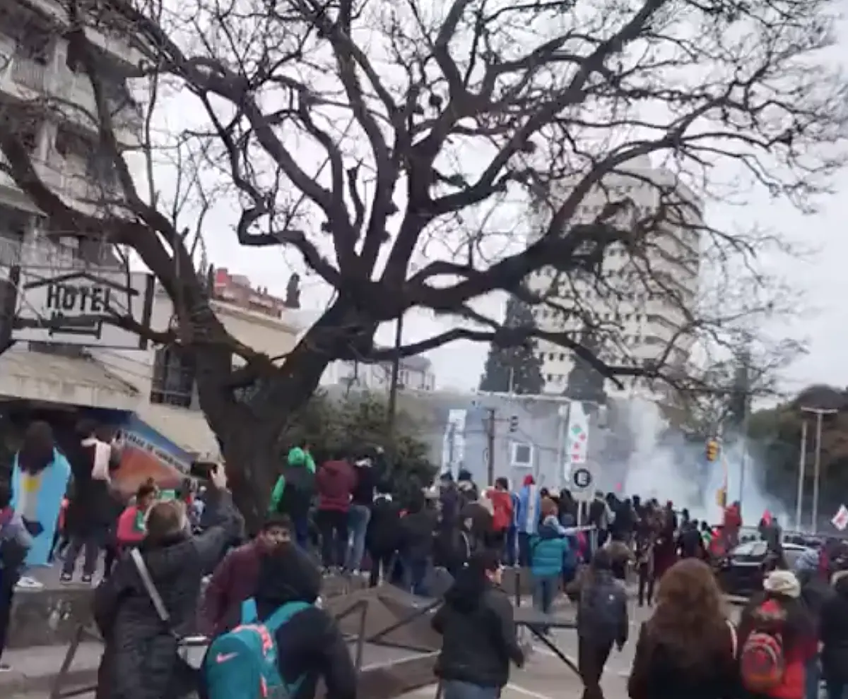 En Argentina, manifestantes protestan en contra de la reforma constitucional