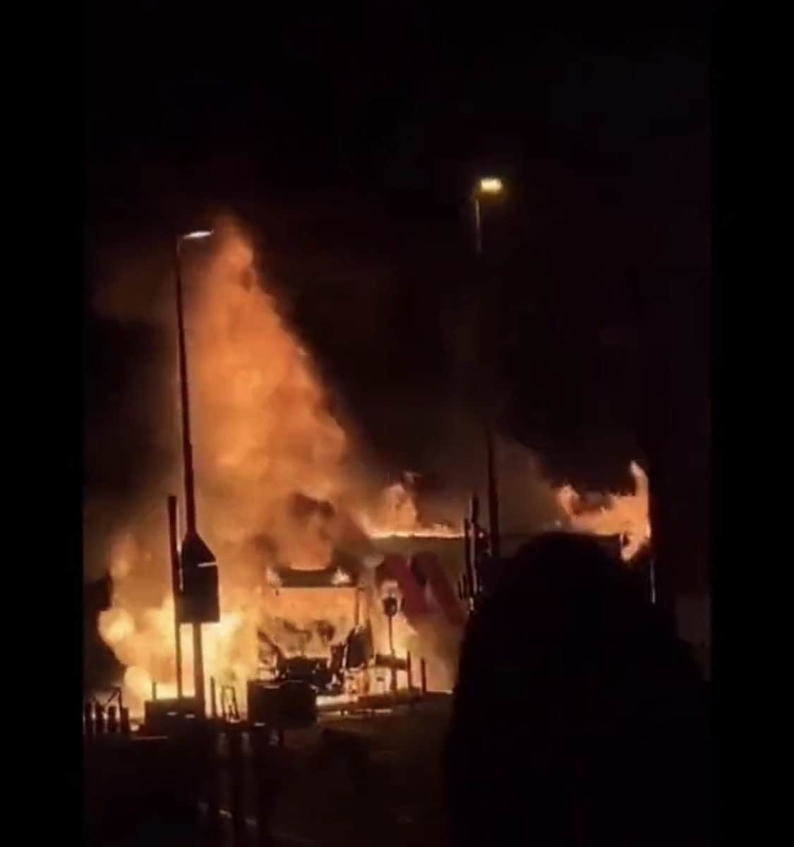 Por protestas de la muerte de un joven en Francia, van 77 detenidos