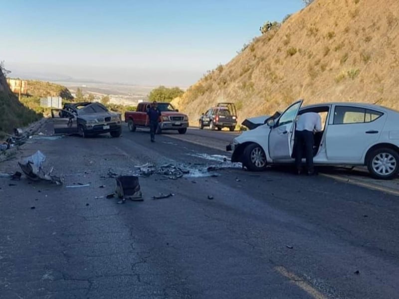 Una mujer y su hijo mueren en un accidente automovilístico en el corredor de la montaña en Hidalgo