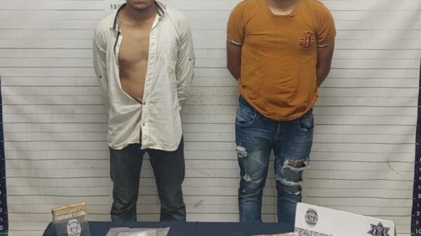 Última hora: Policía Turística de Solidaridad detiene a 2 sujetos con un arma de fuego