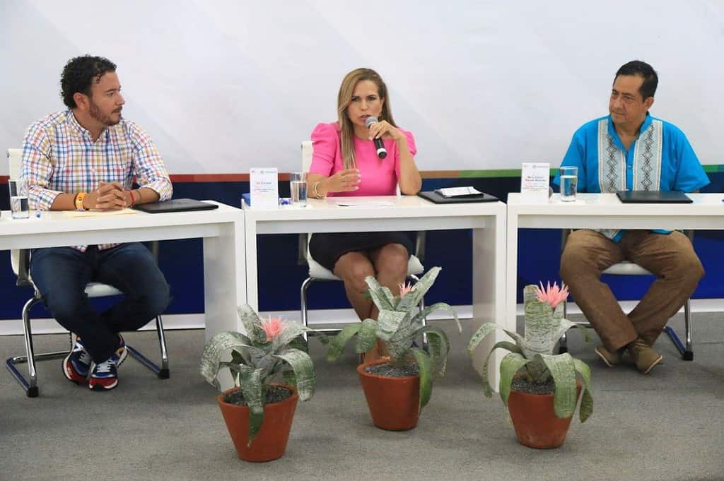 Lili Campos presidenta de Solidaridad, firma convenio para mejorar el servicio público