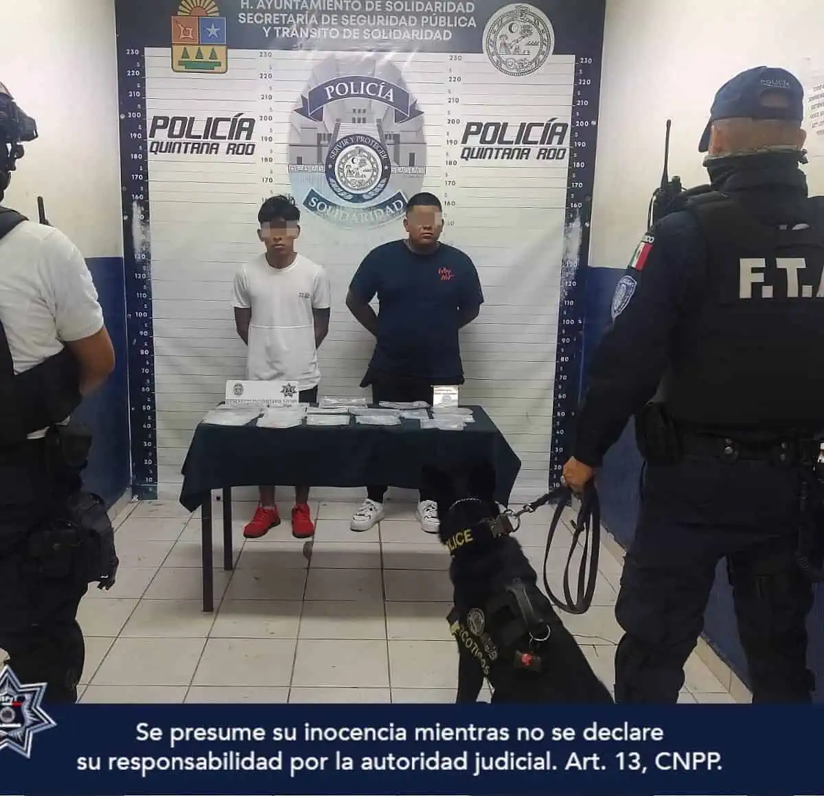 Policía municipal de Playa del Carmen detiene a 2 sujetos con múltiples dosis de drogas