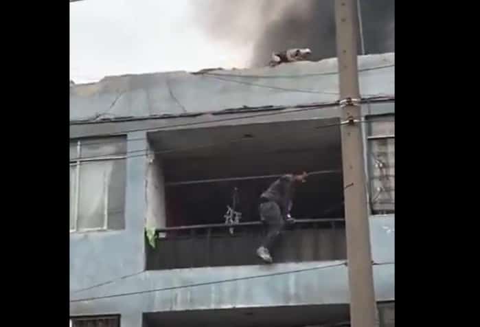 Un hombre salva a 25 perritos de un incendio ¡Mira el vídeo!
