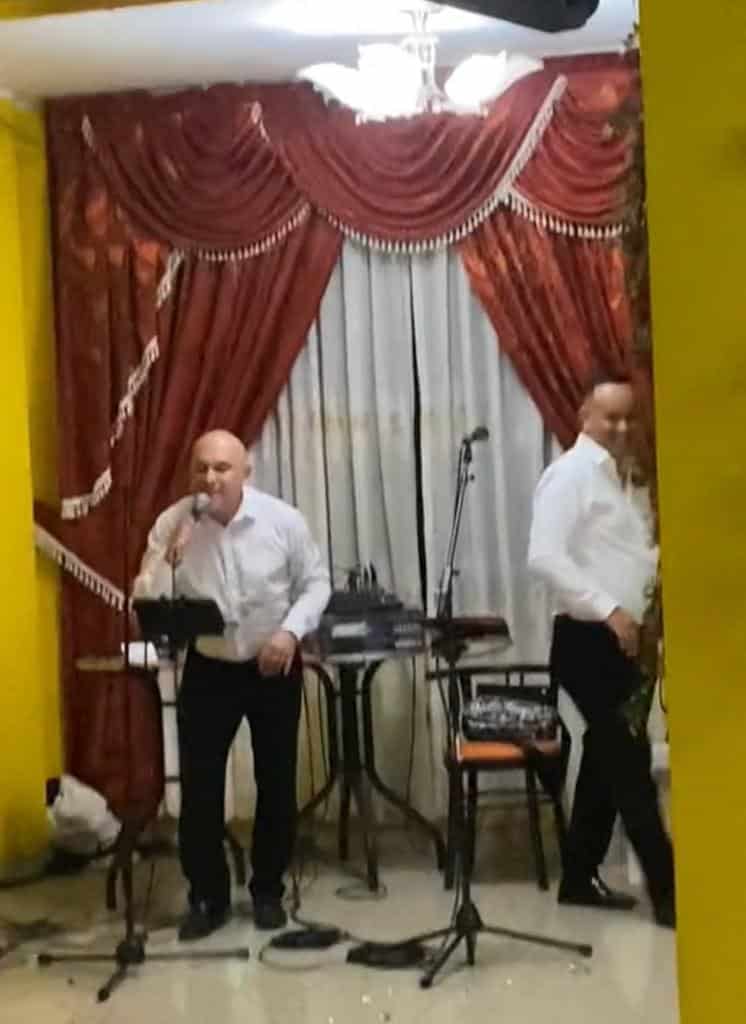 Hombre se hace viral por cantar como Shakira