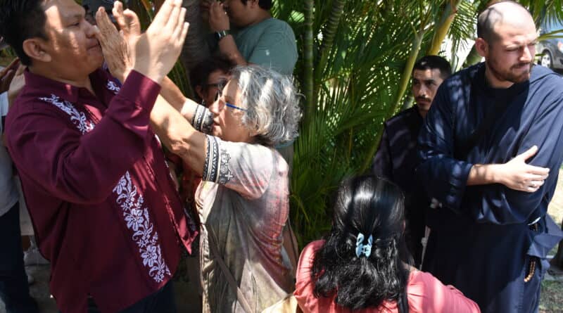 Diputado de Morena, agrede a ciudadanos a favor de la libertad religiosa