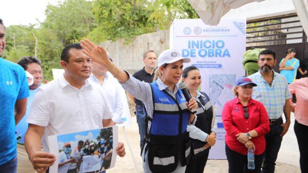 Lili Campos coloca primera piedra en construcción de área deportiva de la colonia Cristo Rey