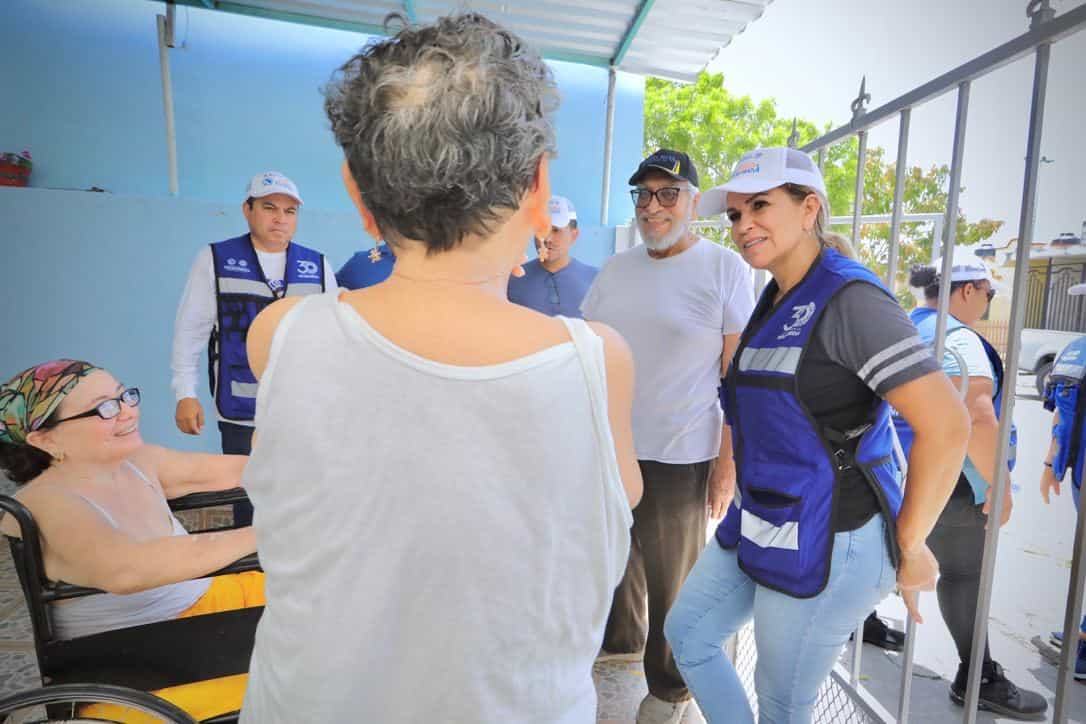 Lili Campos supervisa los avances del programa “Pinta tu fachada” en Solidaridad