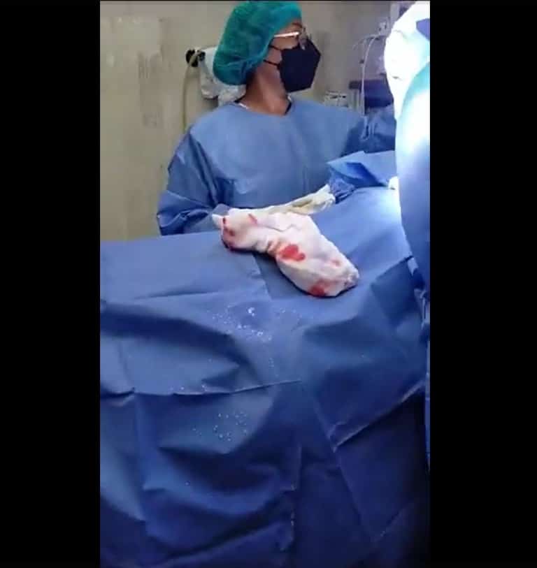 Vídeo: Gotera interrumpe una cirugía en hospital del ISSSTE en Chiapas