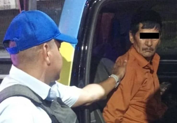 Acusan a adulto mayor de abusar de una joven que se quedó dormida en un autobús