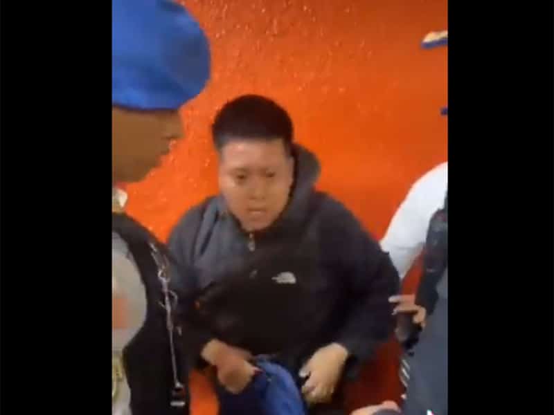 Mujeres se defienden de acosador en el metro, el presunto agresor queda grabado en vídeo