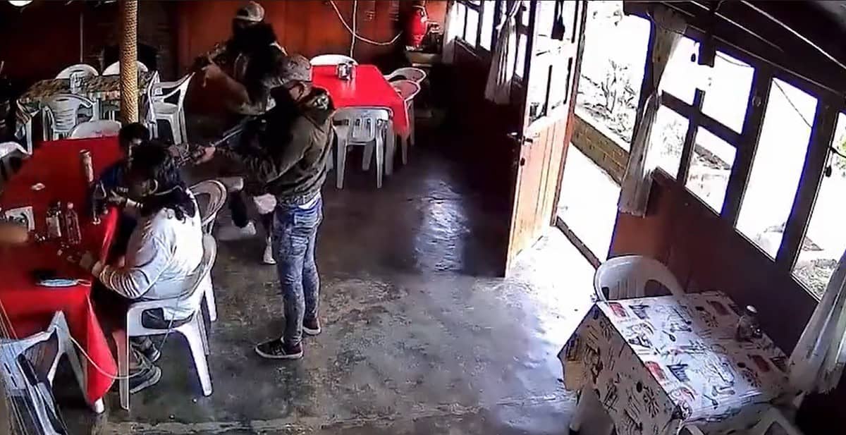 Grupo armado irrumpe en restaurante y despoja a familia de sus pertenencias en Cañada Morelos