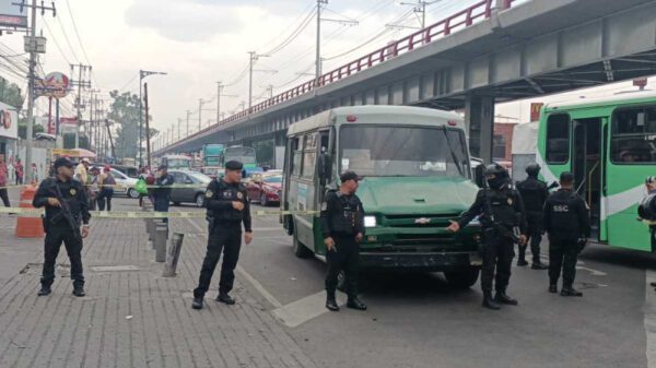 Asesinan a una mujer quien viajaba en un microbús, los responsables fueron detenidos