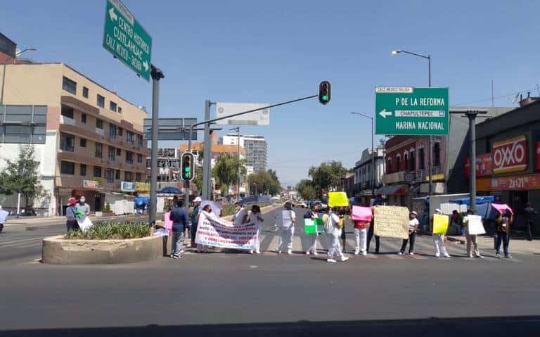 ¡Toma precauciones! Bloqueos en CDMX por trabajadores de hospitales públicos