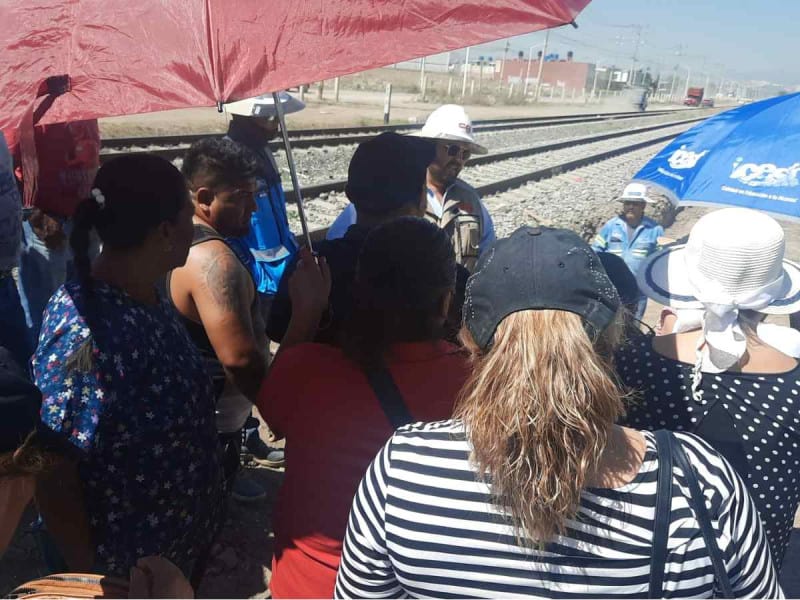 Vecinos bloquean obras de ampliación del Tren Suburbano