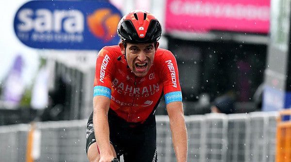 Tras caer a un barranco, muere el ciclista Gino Mader