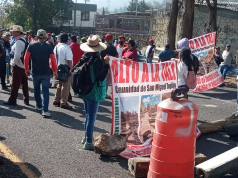 Manifestantes bloquean Autopista México-Cuernavaca, estará cerrada por 8 horas