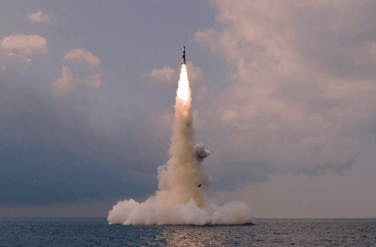 Corea del Norte dispara dos misiles hacia el Mar de Japón